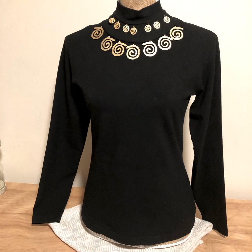 Vintage Dorothy Schoelen Platinum Black Top, Gold Metal Scolls